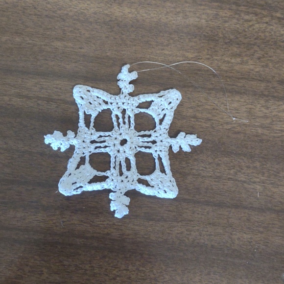 White Hand  Crochet Snowflake Christmas Tree Ornaments - Picture 2 of 7
